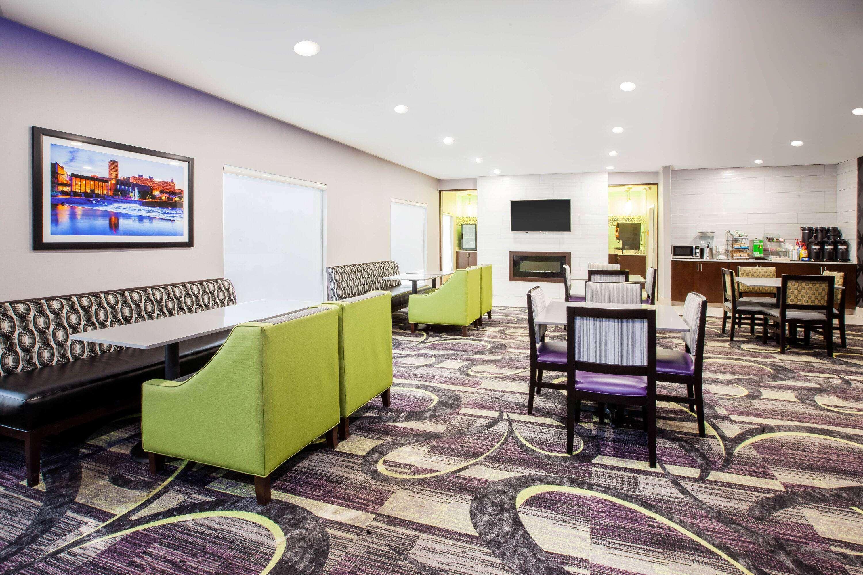 La Quinta Inn And Suites By Wyndham Elkhart Exteriör bild